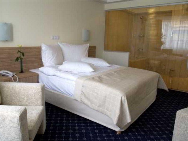 Marshal Hotel Букурещ Екстериор снимка