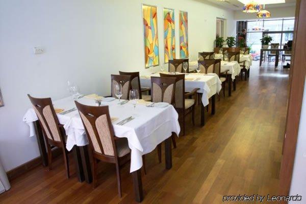 Marshal Hotel Букурещ Ресторант снимка