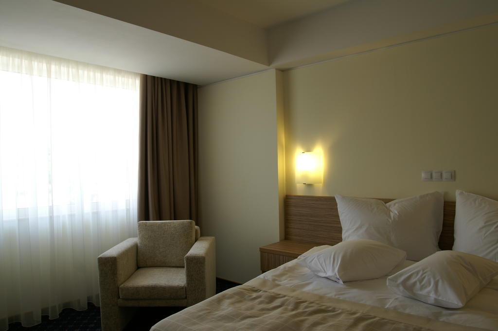 Marshal Hotel Букурещ Стая снимка