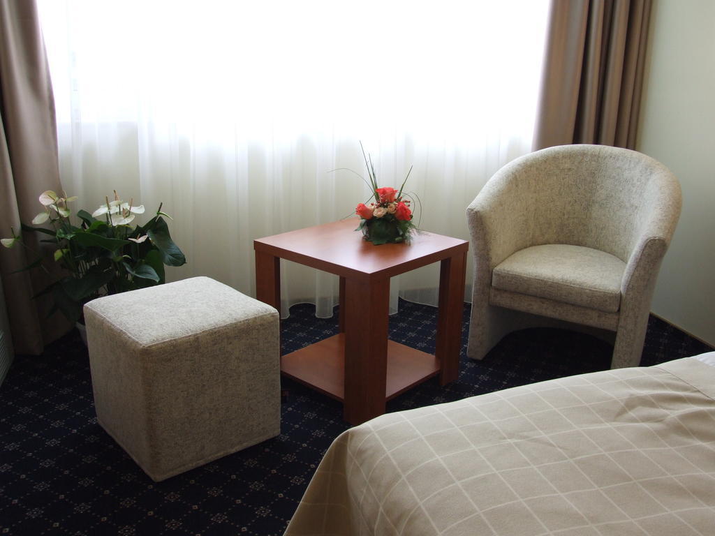 Marshal Hotel Букурещ Стая снимка