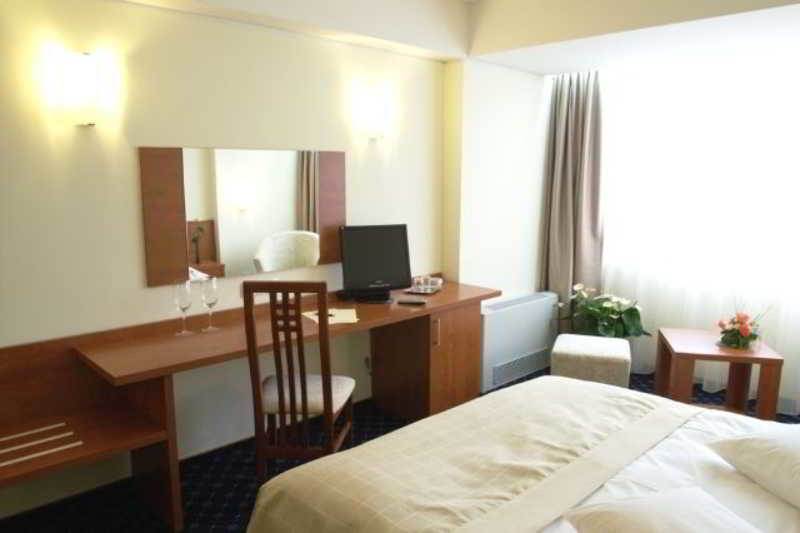 Marshal Hotel Букурещ Стая снимка