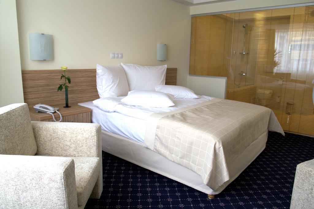 Marshal Hotel Букурещ Стая снимка